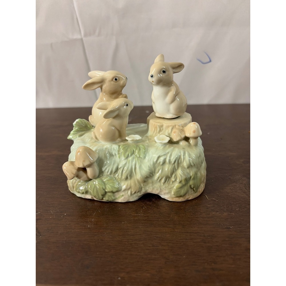 OTAGIRI PORCELAIN MUSIC BOX 3 BUNNIES RABBITS IN MEADOW FLORAL MUSHROOMS ROTATES